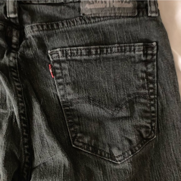 Levi’s 32x30 (no size tag) black slim-fit jeans with raw edge hem and red tab - Picture 10 of 10